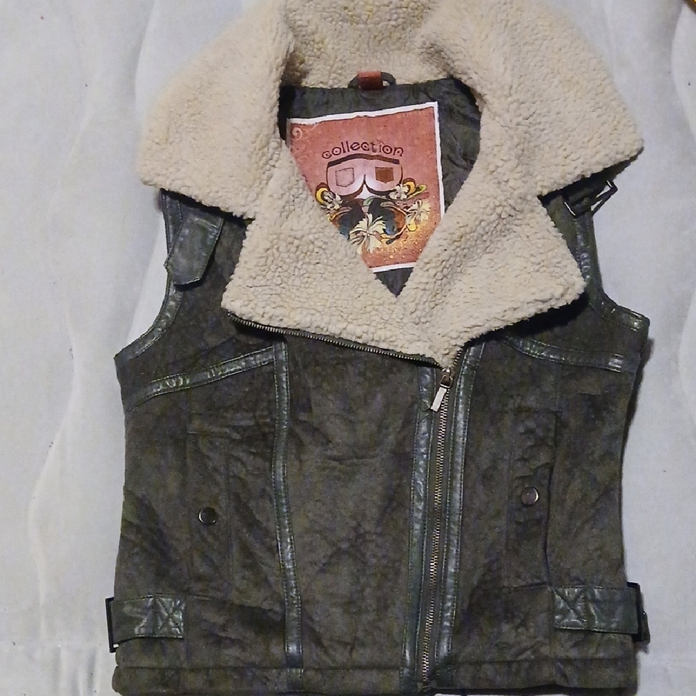 Olive Green Vest - Picture 3 of 8